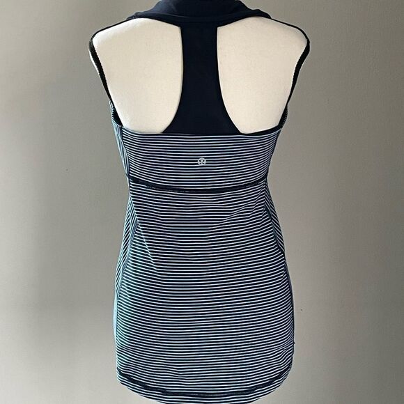 Lululemon Dark and Light Blue Halter/Racerback Athletic Tank-Top. Fits Like an 8 - Picture 5 of 6